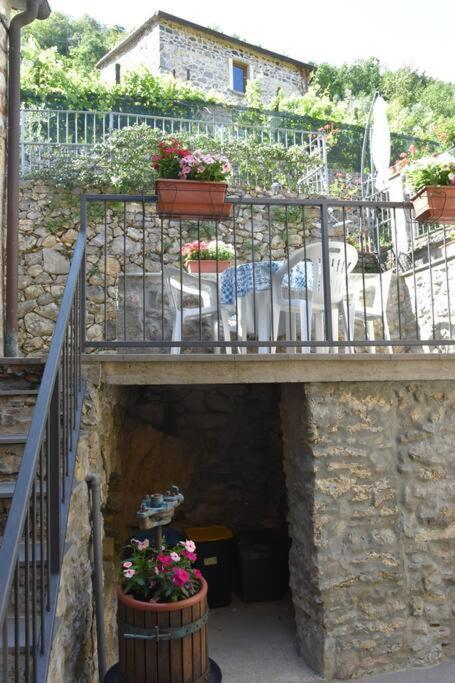 Villa Casa Nel Borgo Antico Quaratica Exterior foto