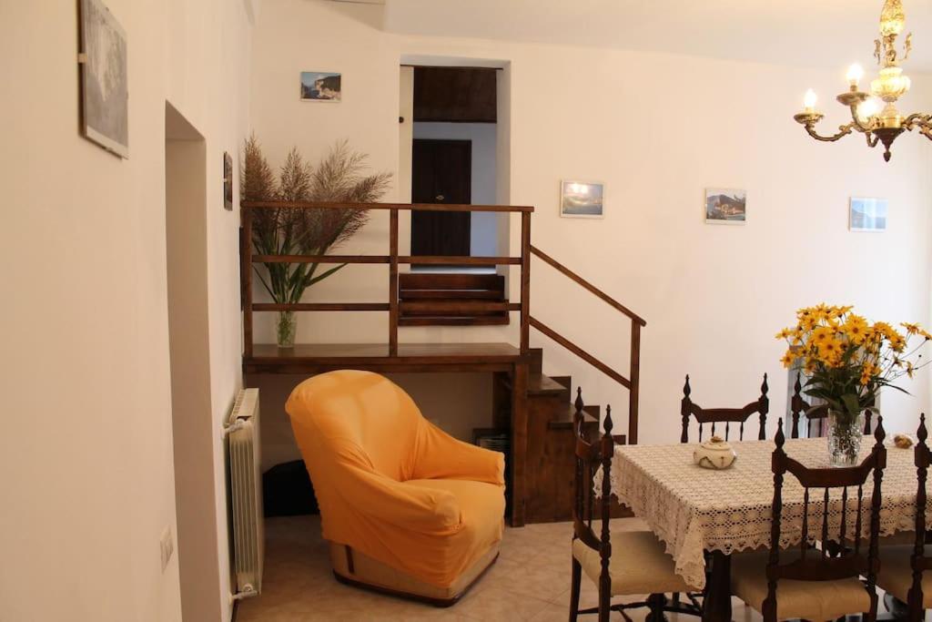 Villa Casa Nel Borgo Antico Quaratica Exterior foto