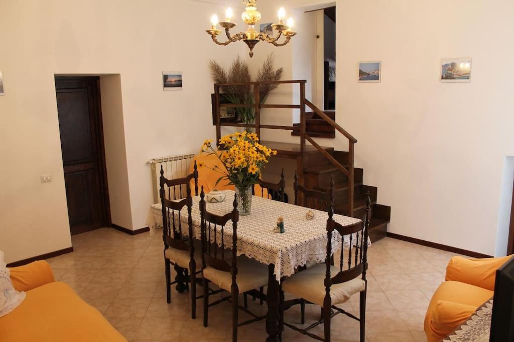 Villa Casa Nel Borgo Antico Quaratica Exterior foto