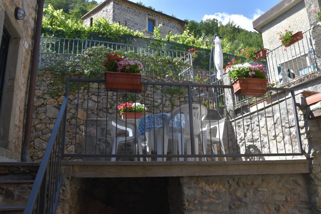 Villa Casa Nel Borgo Antico Quaratica Exterior foto